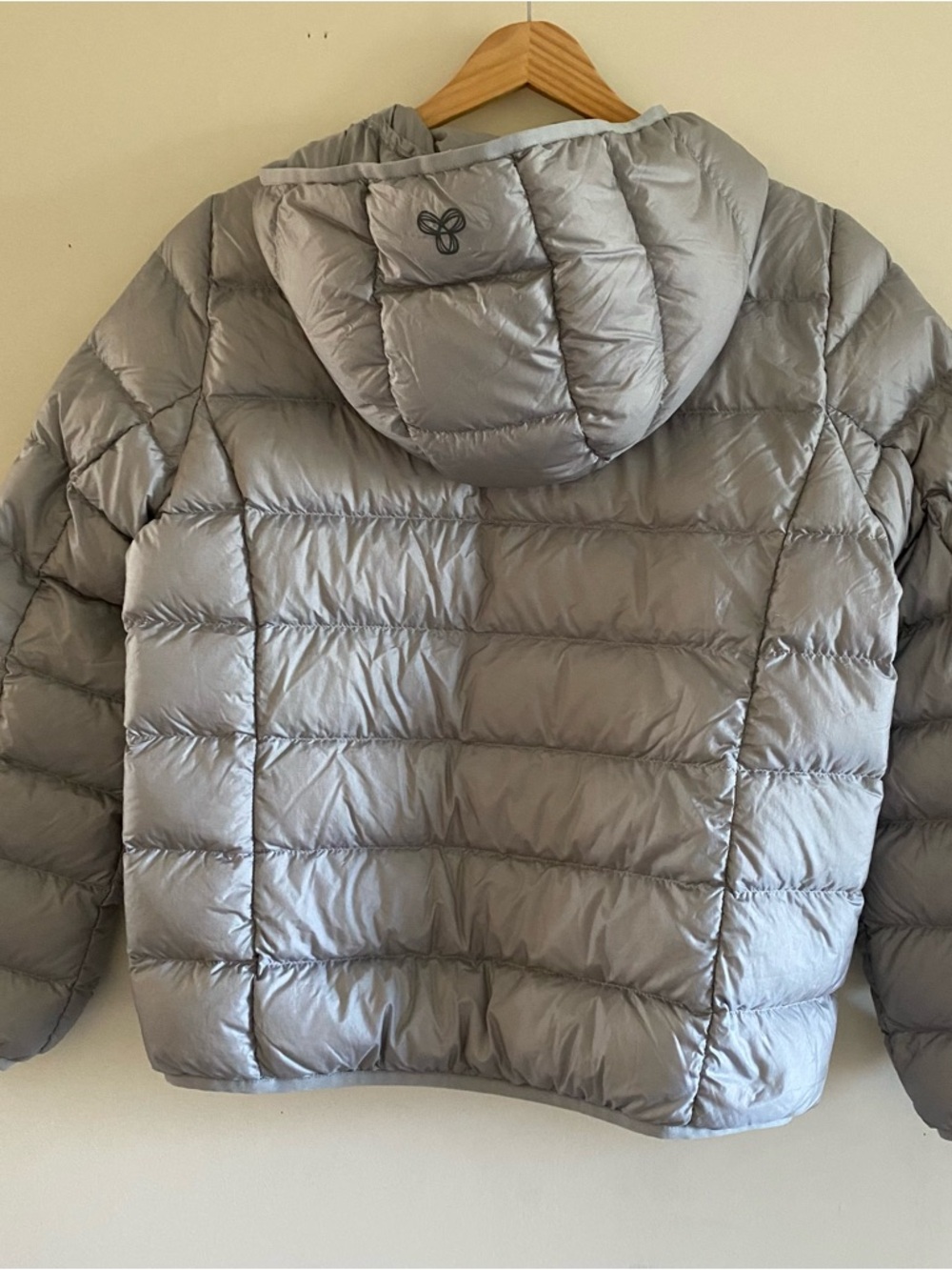 Aritzia Tna little puff puffer jacket - Picture 4 of 15